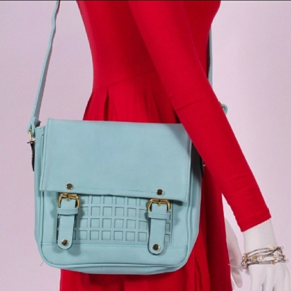 MINT crossbody bag! Price is firm - Picture 3 of 3
